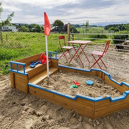 Farm stay Uelis-stoeckli-gaestezimmer Auf Bauernhof Mit Billiard Und Alpakatrekking Meikirch