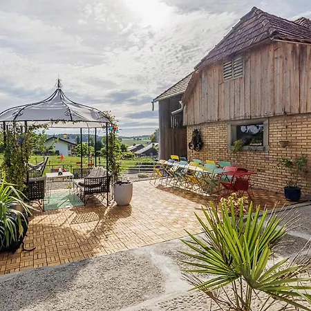 Farm stay Uelis-stoeckli-gaestezimmer Auf Bauernhof Mit Billiard Und Alpakatrekking
